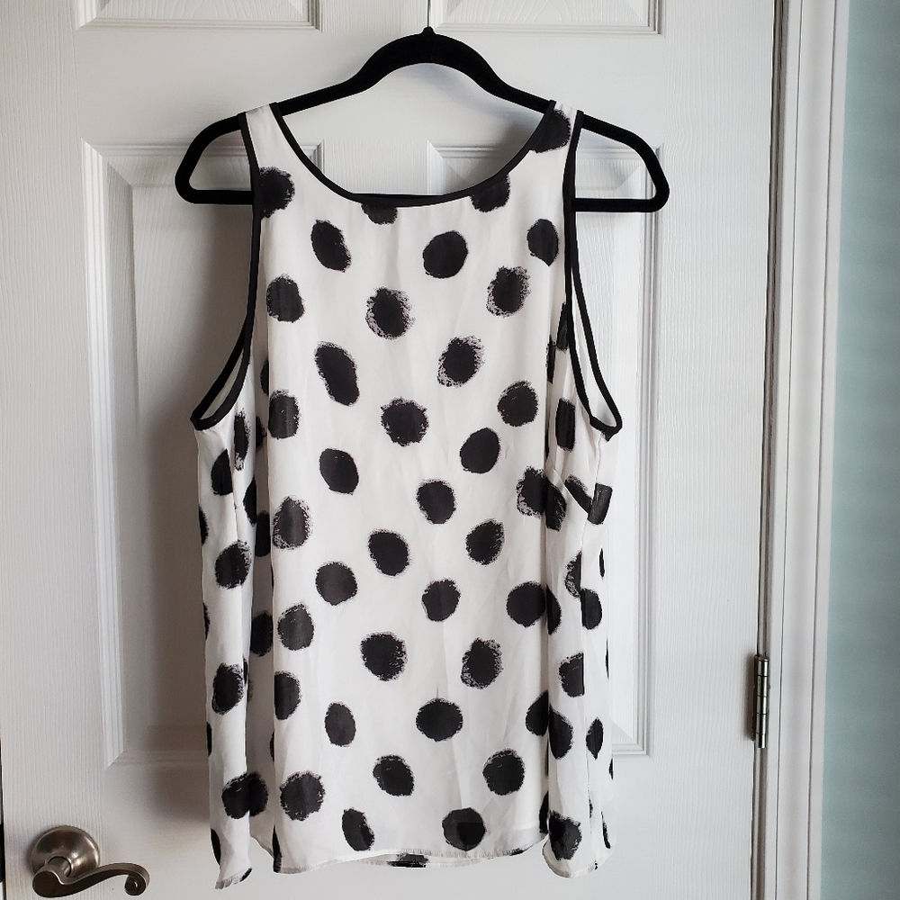 NWT - Black and white dotted shell